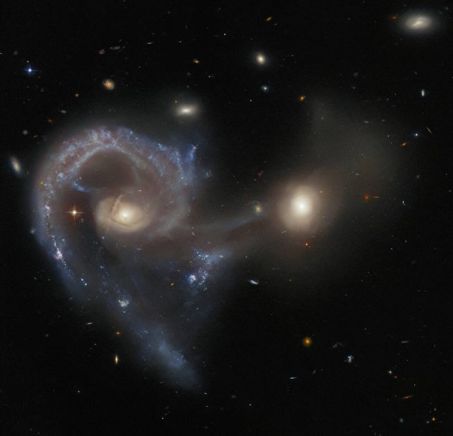 NASA/ESA Hubble Space Telescope detects unique galactic pair, Arp 107
